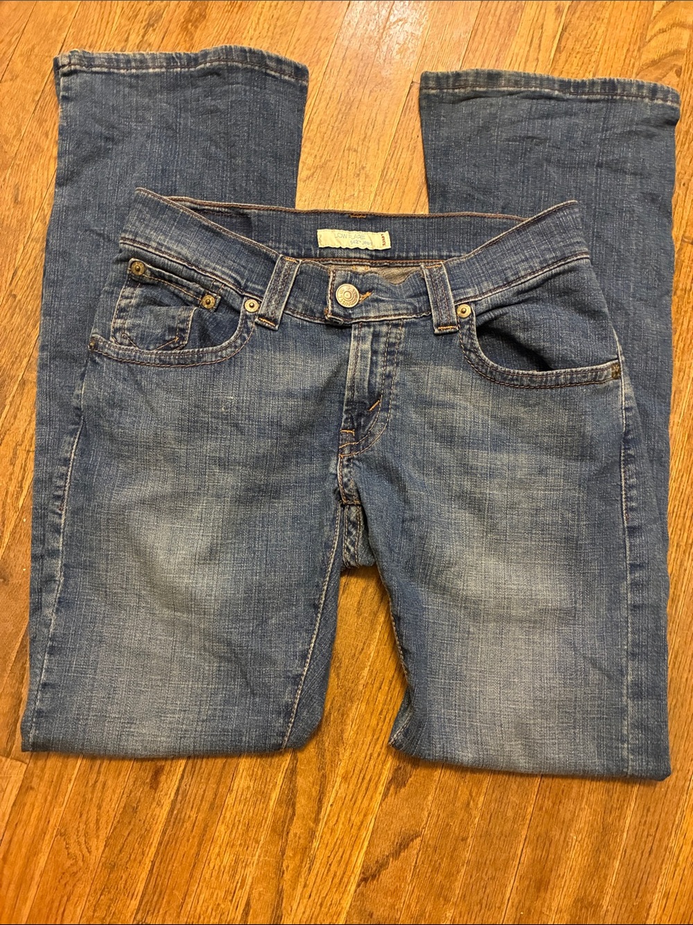 Vintage Levi’s Low/Mid Rise Flare Leg Jeans in Faded Blue Denim